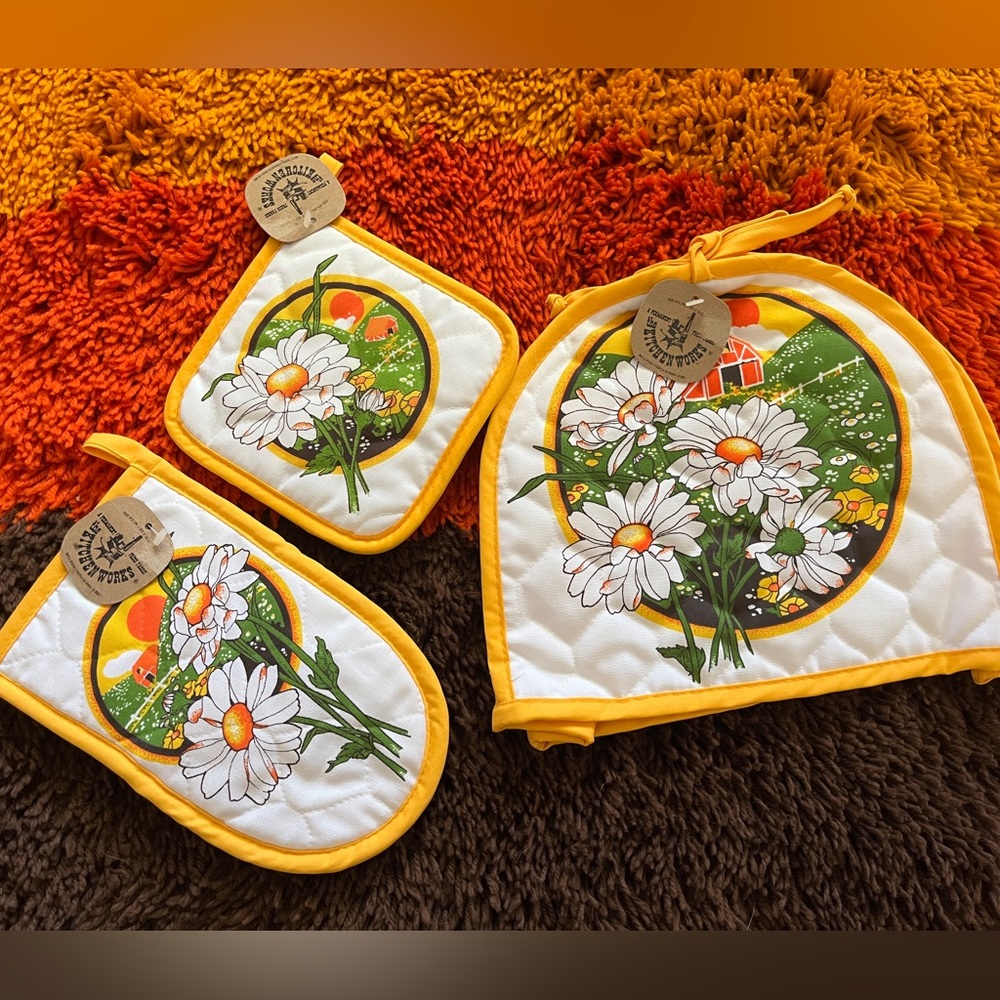 Vintage NOS Country Farm Spring Kitchen Oven Mitt Pot Holder Toaster Cover Set